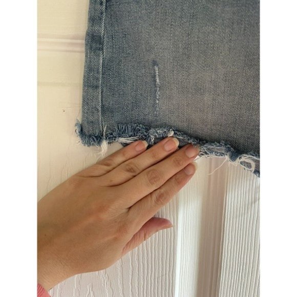 Calvin Klein Shorts Size 28 Hi Rise Distressed Cut-Off Light Wash Shorts Womens - Picture 4 of 11